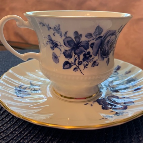 Fine Bone Crown Victoria Tea Cup with Blue Flower Pattern - Picture 2 of 9